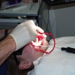 Verið að líma teina á Heklu Sól